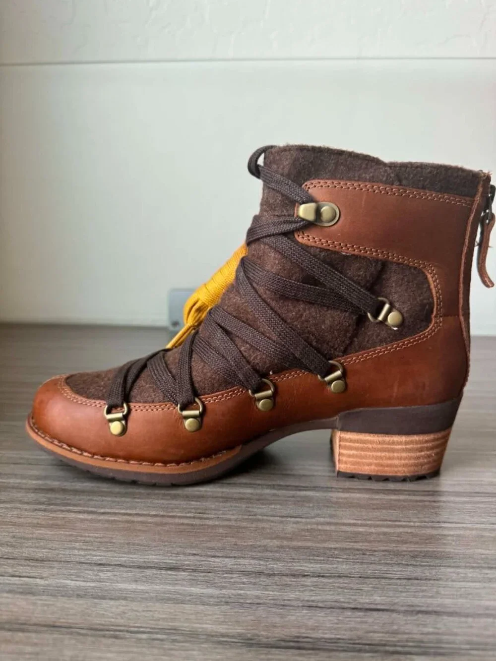 Merrell women shilo